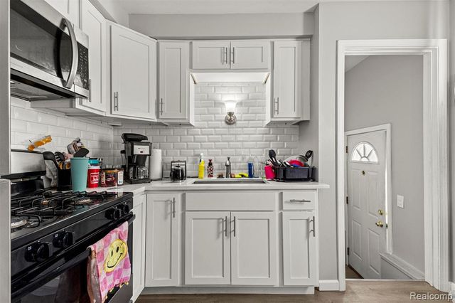 8953 William Street, Taylor, MI 48180