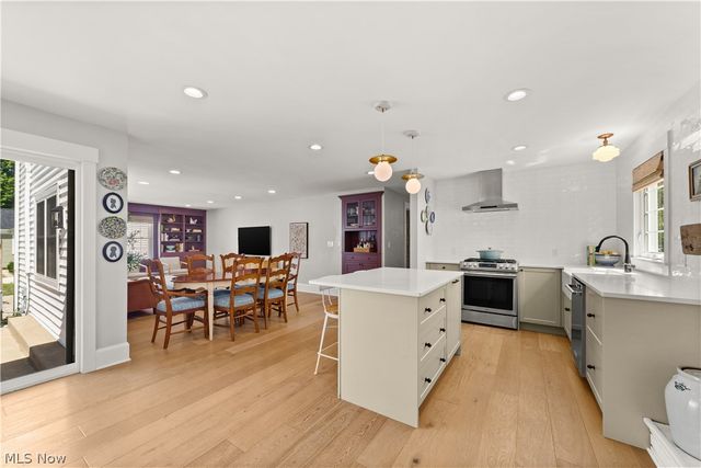 19125 E Shoreland Avenue, Rocky River, OH 44116