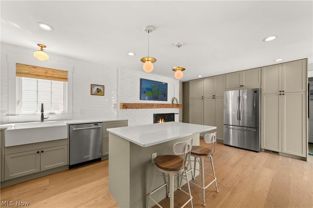 19125 E Shoreland Avenue, Rocky River, OH 44116