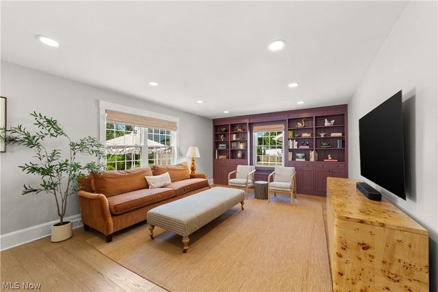 19125 E Shoreland Avenue, Rocky River, OH 44116