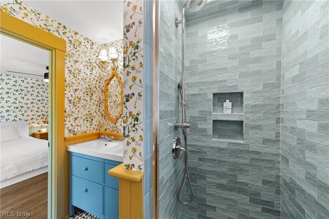 19125 E Shoreland Avenue, Rocky River, OH 44116