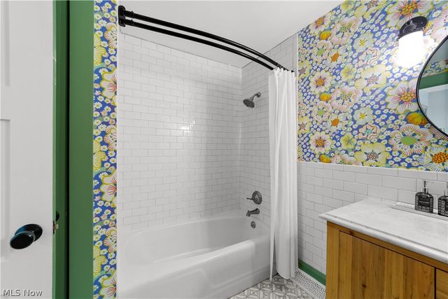 19125 E Shoreland Avenue, Rocky River, OH 44116