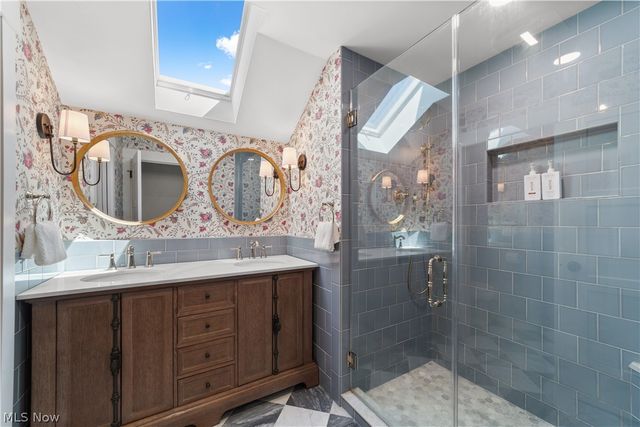 19125 E Shoreland Avenue, Rocky River, OH 44116