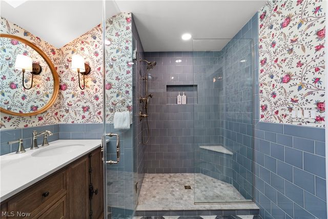19125 E Shoreland Avenue, Rocky River, OH 44116