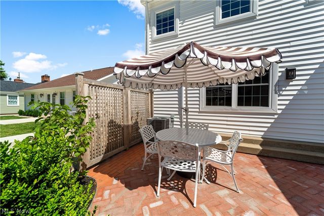 19125 E Shoreland Avenue, Rocky River, OH 44116