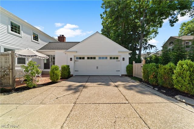 19125 E Shoreland Avenue, Rocky River, OH 44116