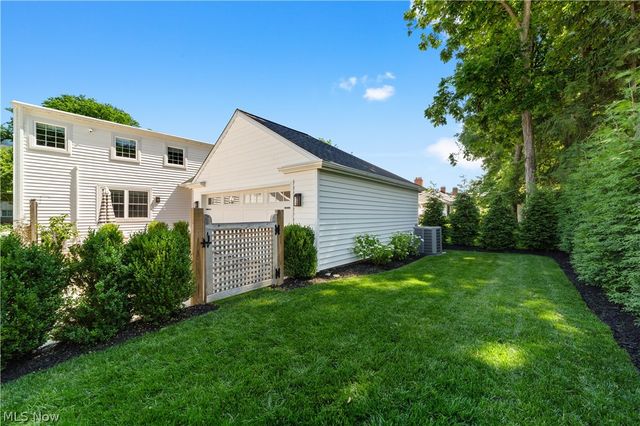19125 E Shoreland Avenue, Rocky River, OH 44116