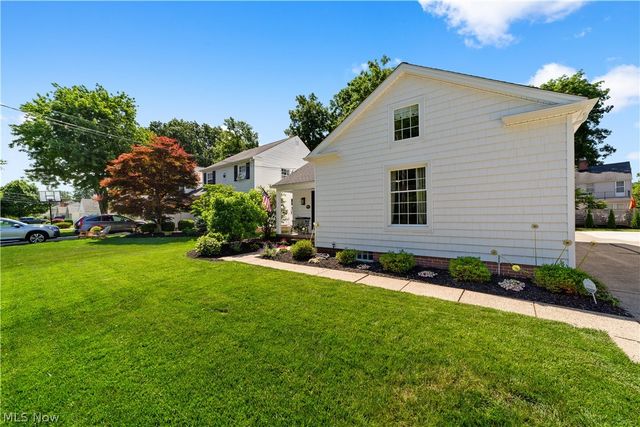 19125 E Shoreland Avenue, Rocky River, OH 44116