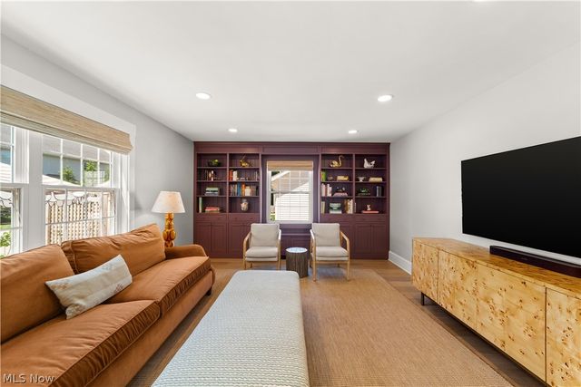 19125 E Shoreland Avenue, Rocky River, OH 44116