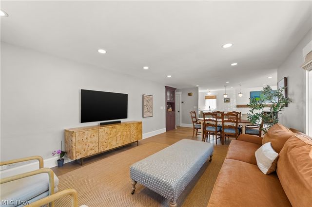 19125 E Shoreland Avenue, Rocky River, OH 44116