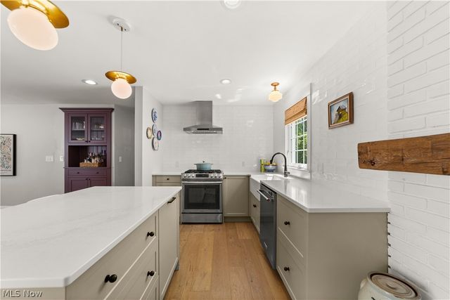 19125 E Shoreland Avenue, Rocky River, OH 44116
