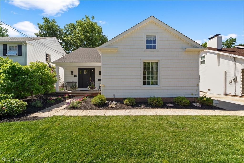19125 E Shoreland Avenue, Rocky River, OH 44116
