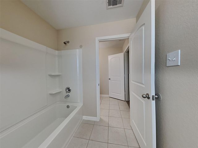 692 Totem Trail Drive, La Marque, TX 77568
