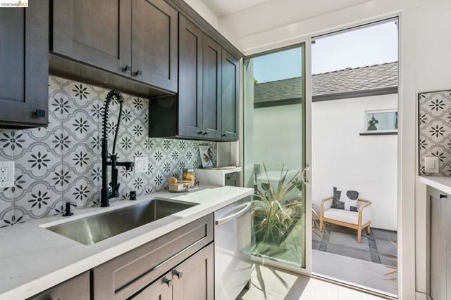 846 Adams St, Albany, CA 94706