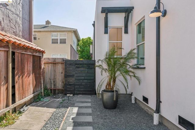 846 Adams St, Albany, CA 94706
