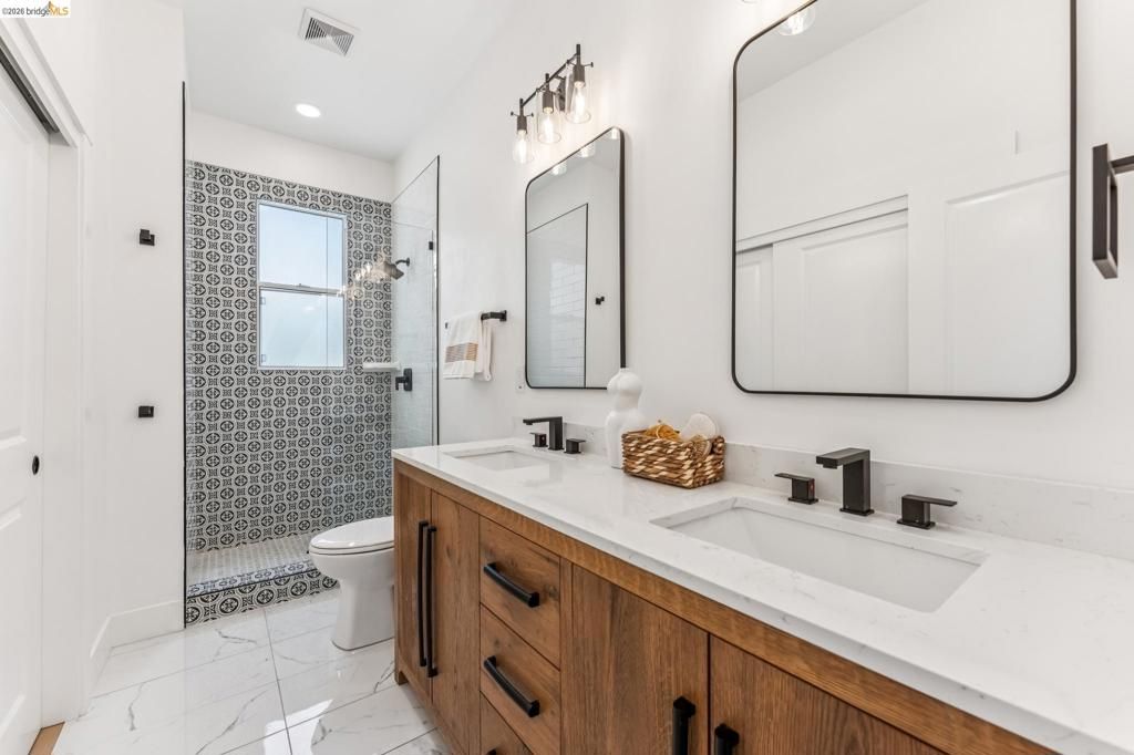 Image 11 of property listing at 846 Adams St, Albany, CA 94706