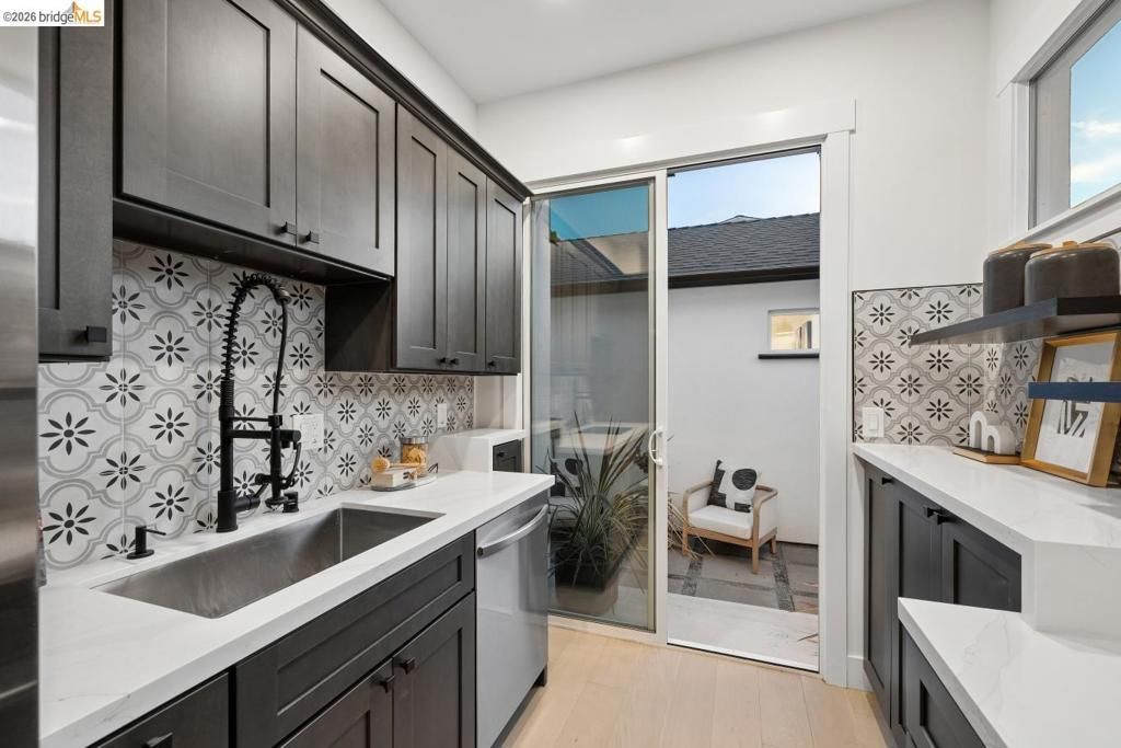 Image 3 of property listing at 846 Adams St, Albany, CA 94706
