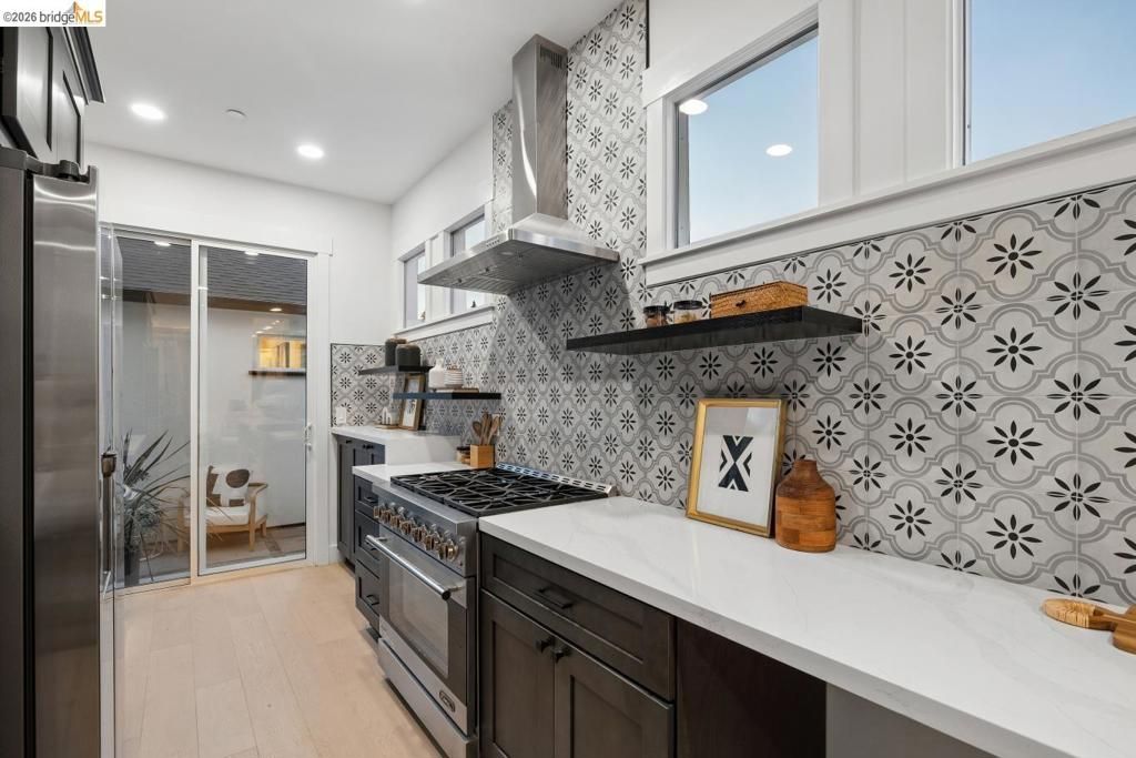 Image 4 of property listing at 846 Adams St, Albany, CA 94706