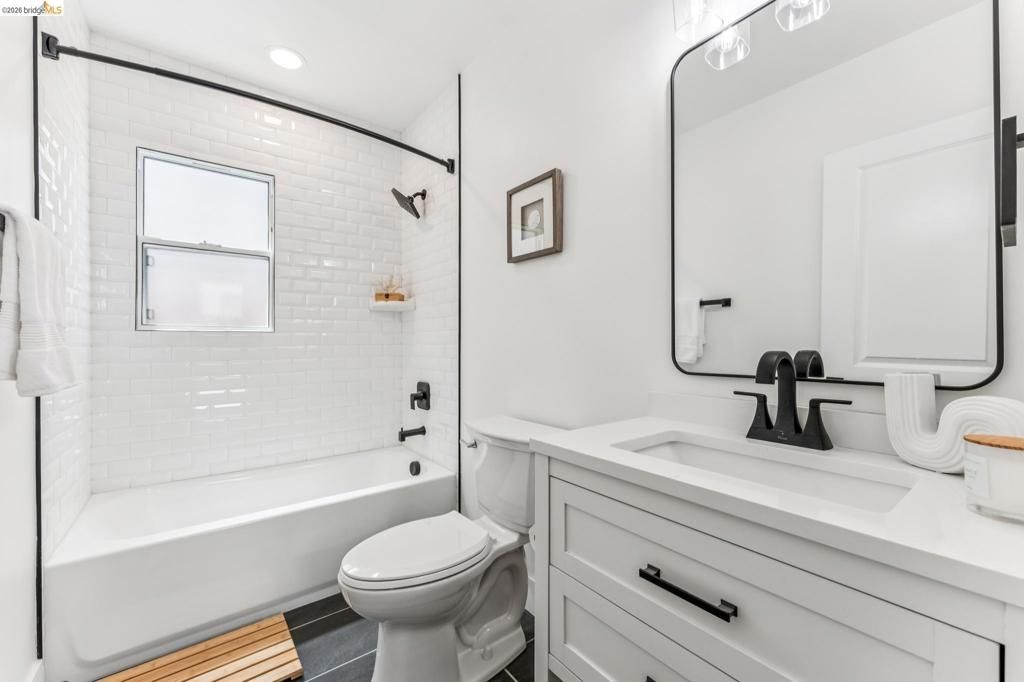 Image 7 of property listing at 846 Adams St, Albany, CA 94706