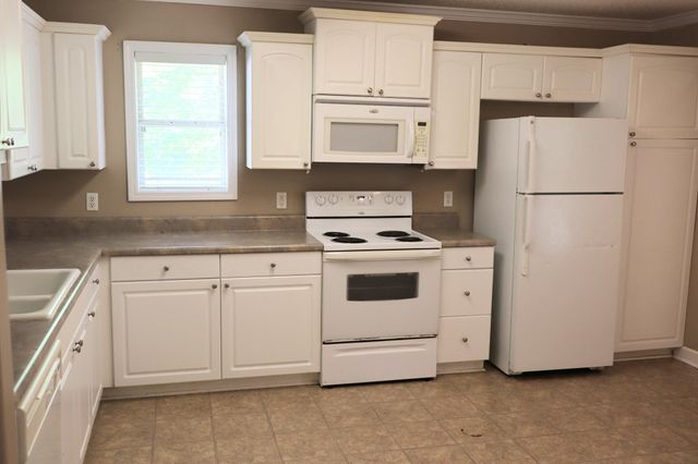 174 Hawthorne Dr., Hattiesburg, MS 39402