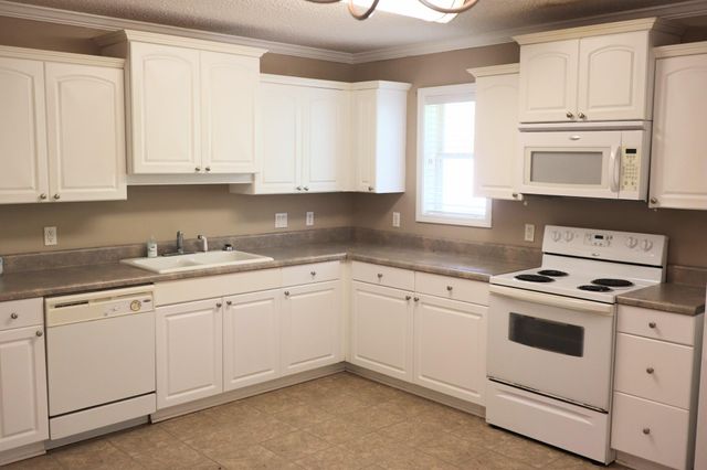 174 Hawthorne Dr., Hattiesburg, MS 39402