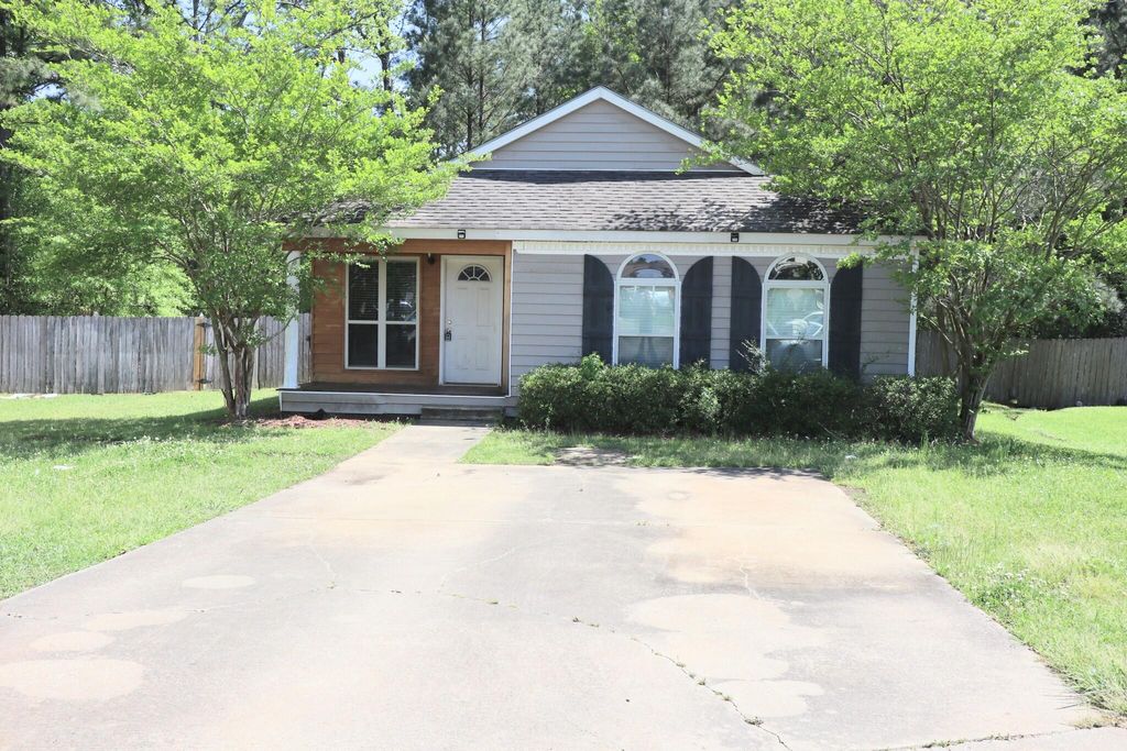 174 Hawthorne Dr., Hattiesburg, MS 39402