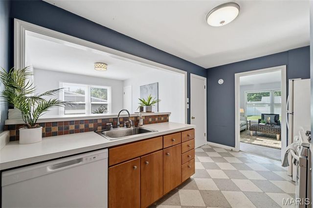 136 E Glendale Road, St Louis, MO 63119