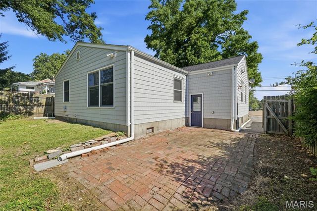 136 E Glendale Road, St Louis, MO 63119