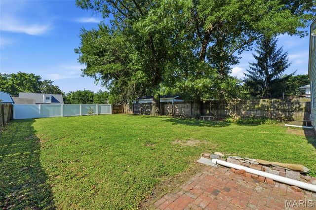136 E Glendale Road, St Louis, MO 63119