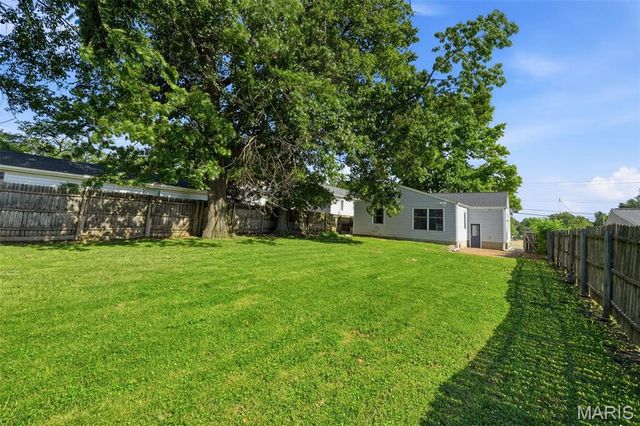 136 E Glendale Road, St Louis, MO 63119