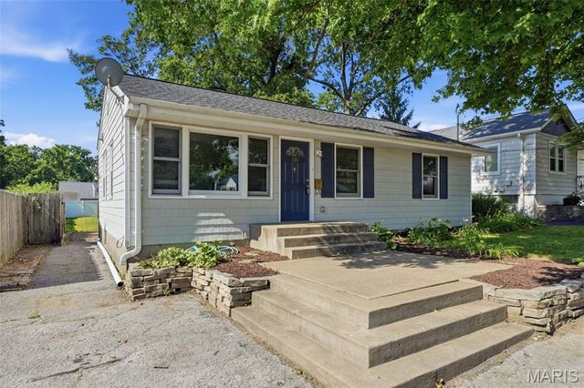 136 E Glendale Road, St Louis, MO 63119