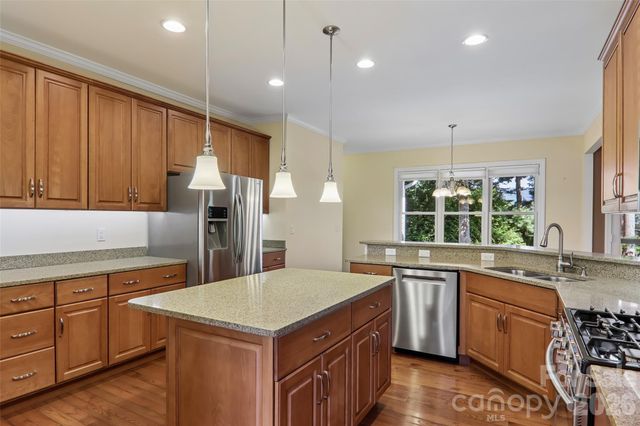 959 Silverglen Way, Hendersonville, NC 28792