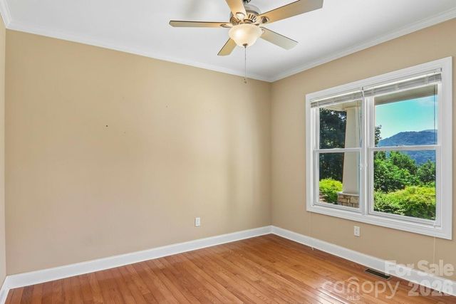 959 Silverglen Way, Hendersonville, NC 28792