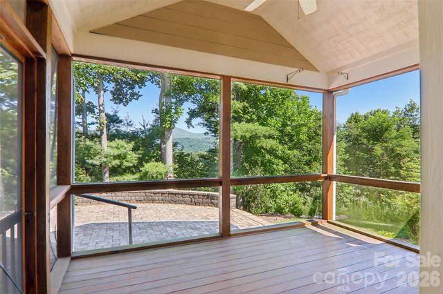 959 Silverglen Way, Hendersonville, NC 28792