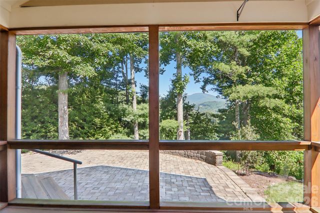 959 Silverglen Way, Hendersonville, NC 28792