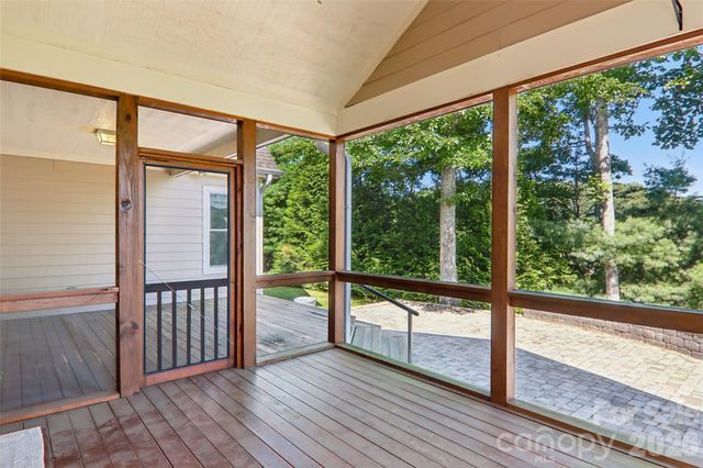 959 Silverglen Way, Hendersonville, NC 28792