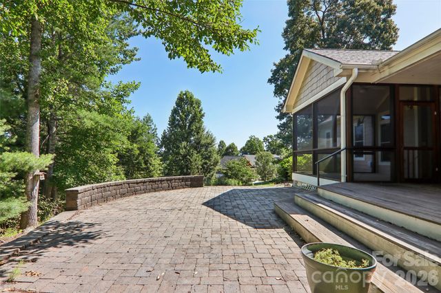 959 Silverglen Way, Hendersonville, NC 28792