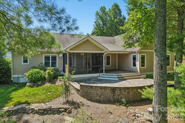 959 Silverglen Way, Hendersonville, NC 28792