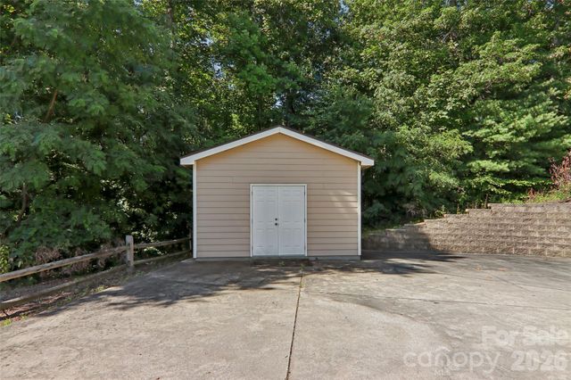 959 Silverglen Way, Hendersonville, NC 28792
