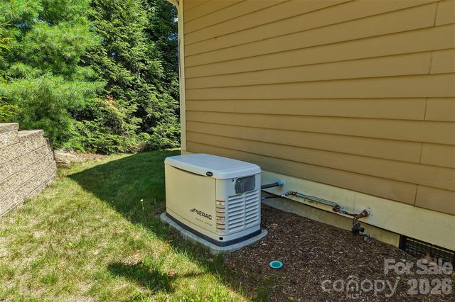 959 Silverglen Way, Hendersonville, NC 28792