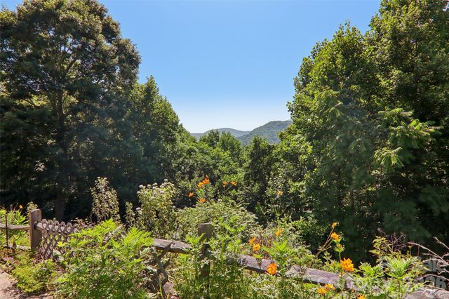 959 Silverglen Way, Hendersonville, NC 28792