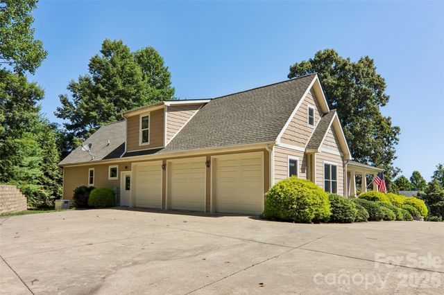 959 Silverglen Way, Hendersonville, NC 28792