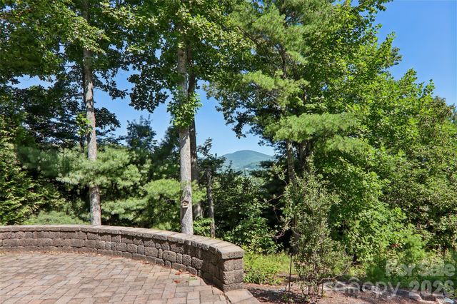 959 Silverglen Way, Hendersonville, NC 28792