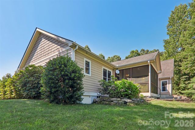 959 Silverglen Way, Hendersonville, NC 28792
