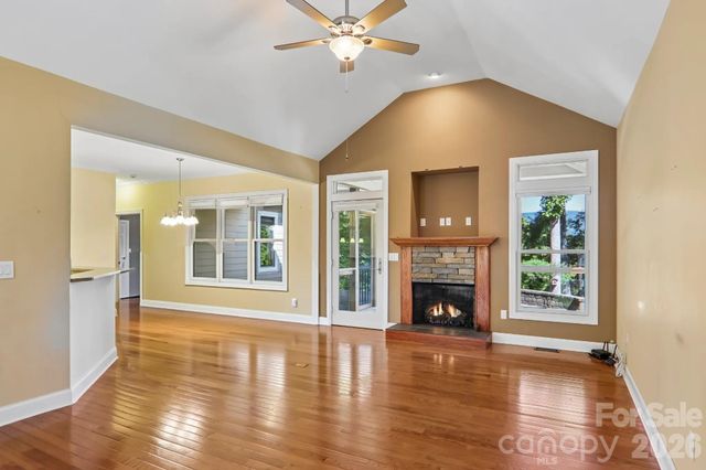 959 Silverglen Way, Hendersonville, NC 28792