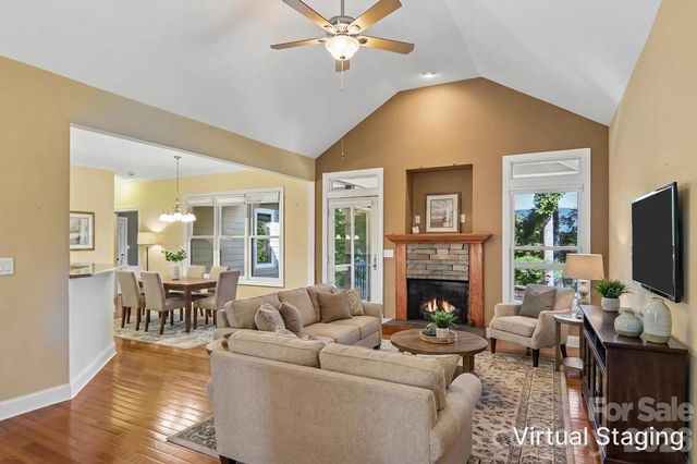 959 Silverglen Way, Hendersonville, NC 28792
