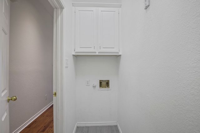 8704 Moss Hill Road, Irving, TX 75063