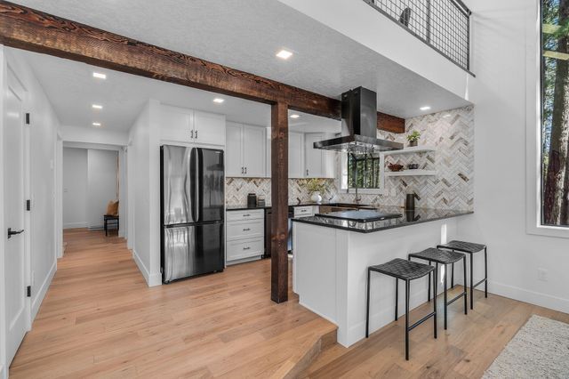 14455 Crossroads Loop, Sisters, OR 97759