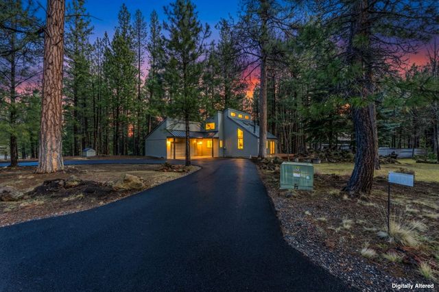 14455 Crossroads Loop, Sisters, OR 97759