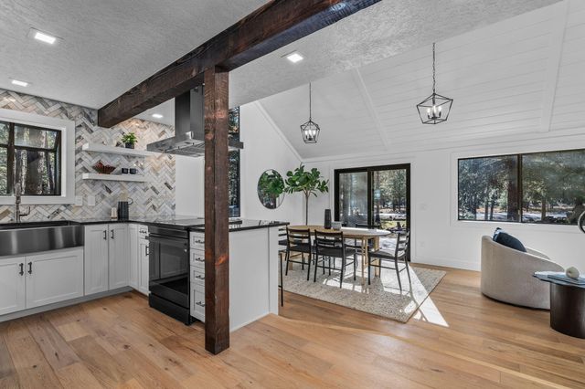 14455 Crossroads Loop, Sisters, OR 97759